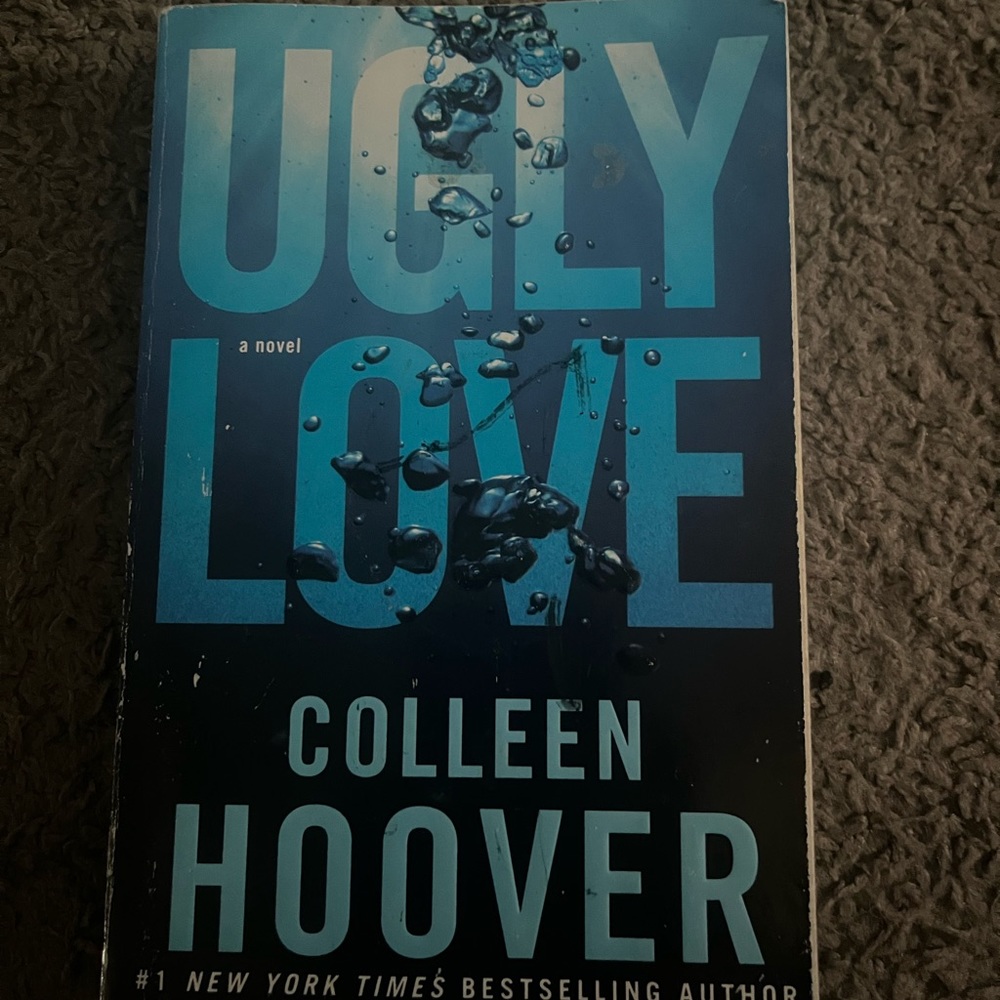 Book : ugly love by Colleen Hoover